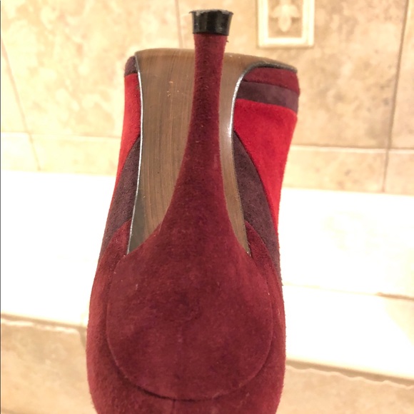 STUART WEITZMAN “StitchUp” Scarlet suede pumps - Picture 4 of 7